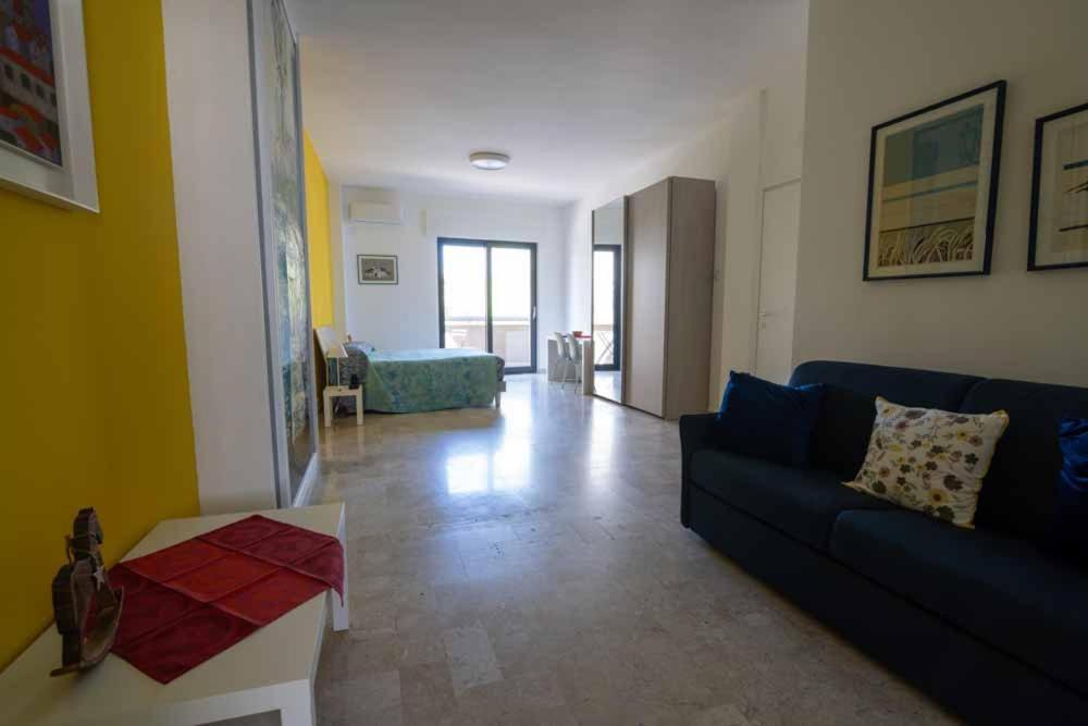 B&B Il Sorriso Bari Exteriör bild
